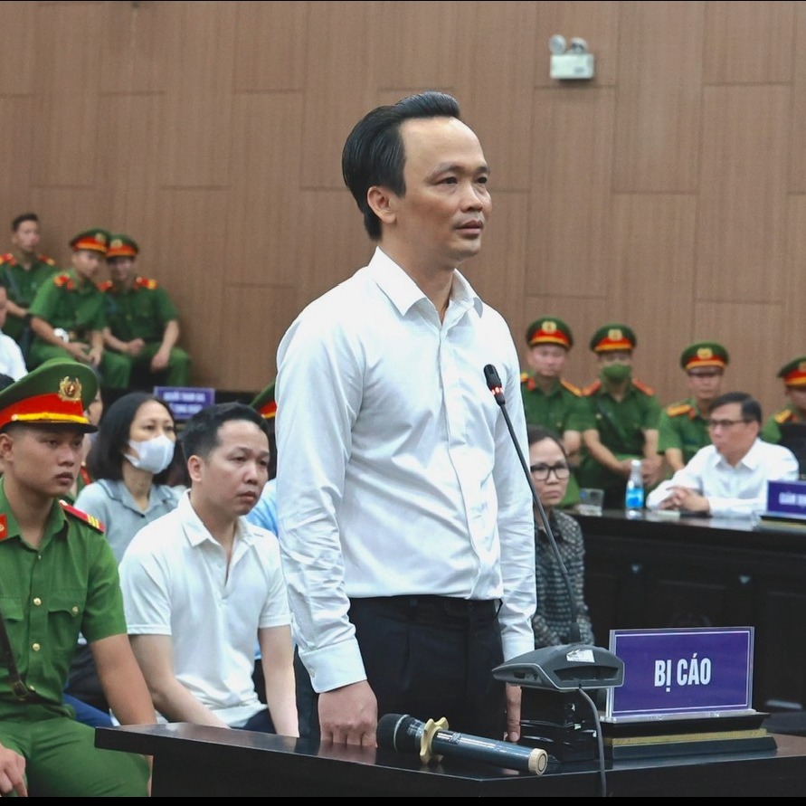 越南股市驚天醜聞：一場前所未有的金融騙局如何摧毀投資者信心？ 󠀠 Trinh Van Quyet，這位曾經叱吒越南商界的企業家，現在正面臨法律的審判。  ​󠀠 他… – VINAINFO.ORG