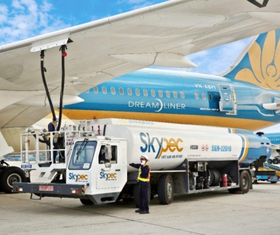 【 Skypec – 越南航空公司的”金雞母“ 】
 󠀠
 平均每天賺900億越南盾
 󠀠
 航空燃油公司 Skypec 創造了32兆9400億越南盾的營業額，…