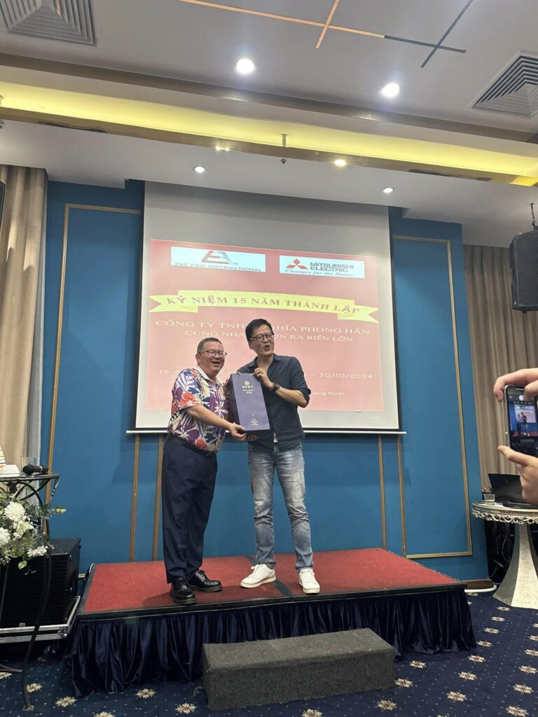 『努力吃蝦救產業：中國禁止越南龍蝦進口』
 中國是越南龍蝦最大的出口市場。
 截至今年8月底，對中國的龍蝦出口額達到7,600萬美元，比2022年同期下降42%…